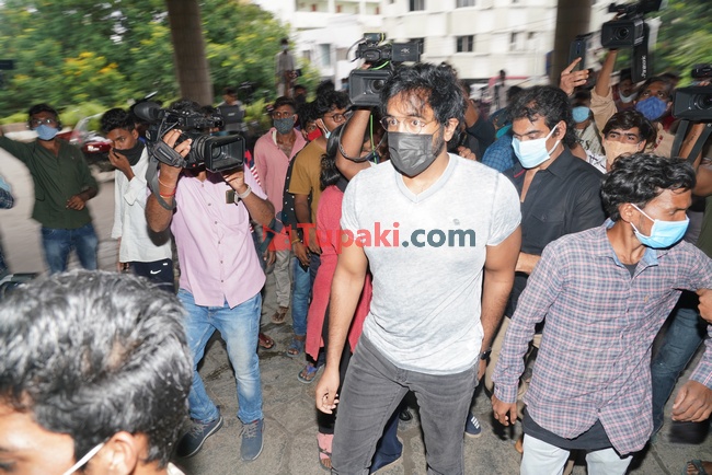 Actor Vishnu Manchu with wife at Apollo hospital for sai dharam tej Actor Vishnu Manchu with wife at Apollo hospital for sai dharam tej
